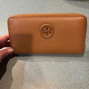 Tory Burch tan zip wallet